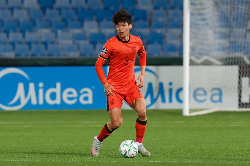 开云体育-曝泰山锁定冬窗首签！贺一然已谈妥，转会费不到2000万